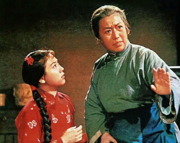 刘长瑜|刘长瑜:第一任丈夫早逝,第二任丈夫踏实,儿子平凡却让她骄傲