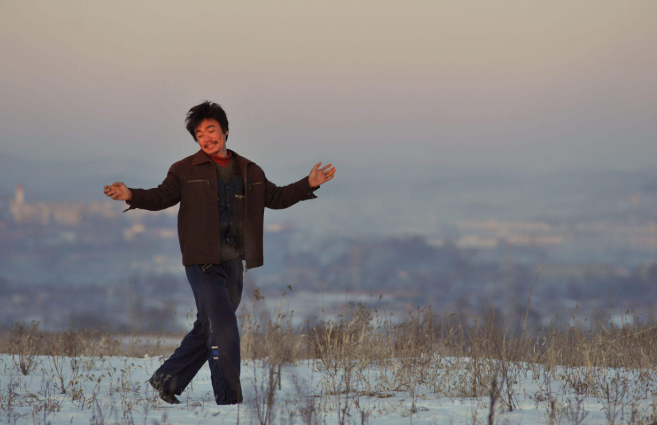 王宝强|王宝强的丑闻，在拍戏片场拿板凳砸人，有人说他没素质，有人却表示支持