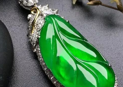 翡翠|看过这篇文章之后，如果你还不会收藏翡翠，便无可救药了！