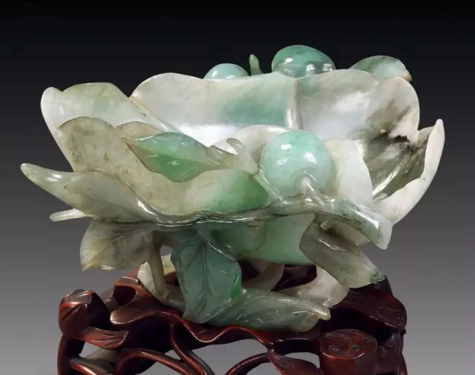 翡翠|那些精美的翡翠雕件，不仅要有精美的造型，还要有灵气有意境