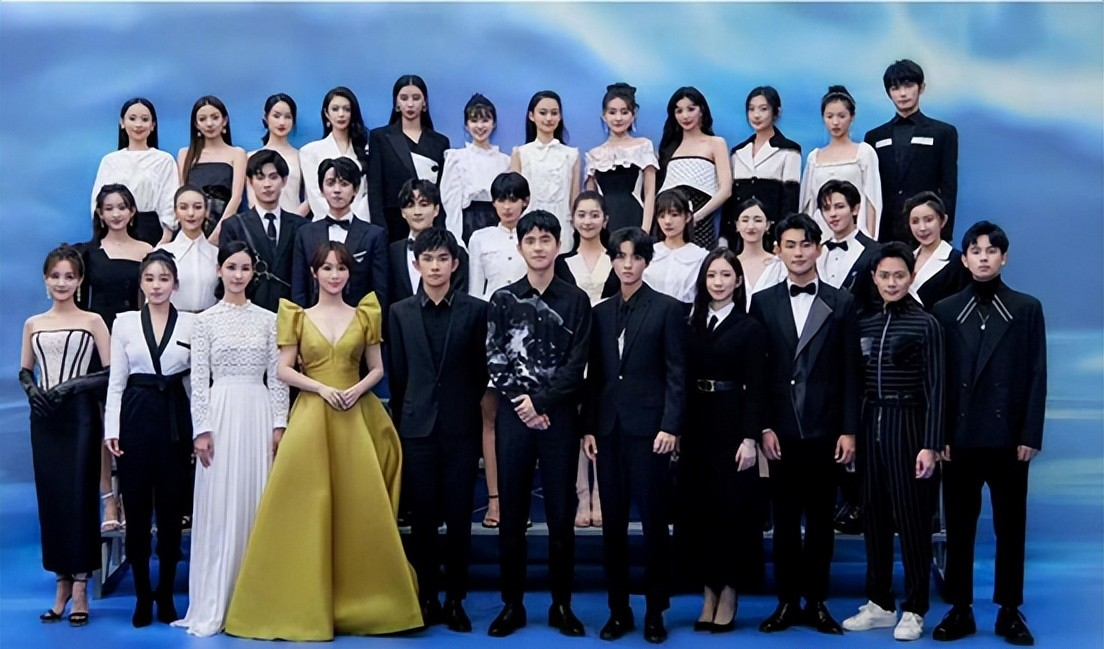 杨紫|大合照才是明星照妖镜！身材、颜值、身高，谁输谁赢一目了然