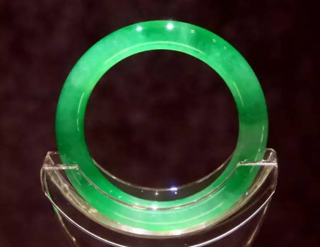 翡翠|知道了这些事情之后，新手小白买翡翠，也能买到真货