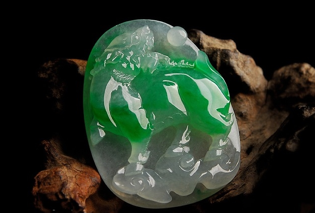 翡翠|翡翠饰品不能乱买,具有寓意的翡翠饰品,你都了解了吗?