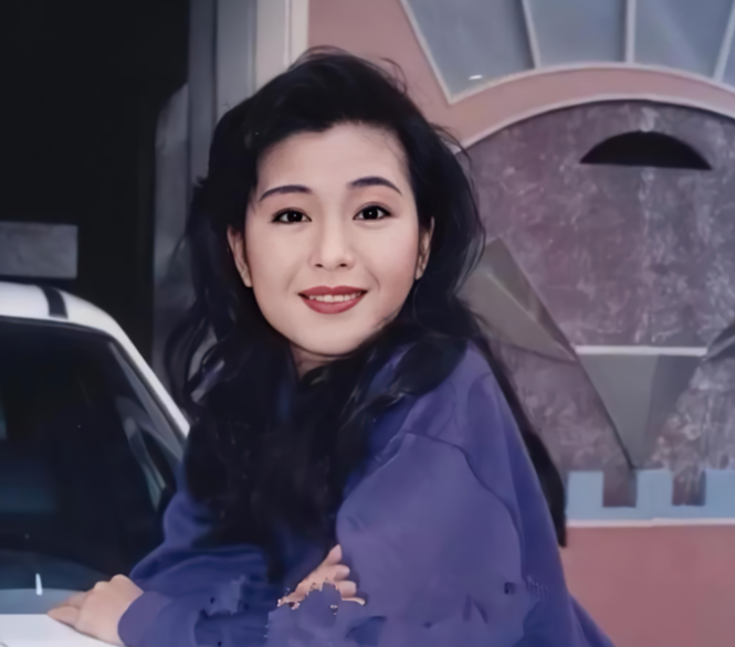 伍咏薇|她,20岁出道21岁丧夫,交往过30任男友,30岁再婚无视老公偷吃