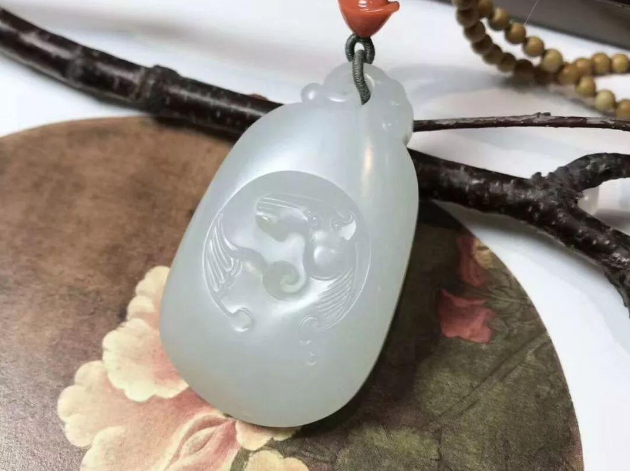 翡翠|翡翠和田玉个有千秋,适合自己的选择,就是最好的