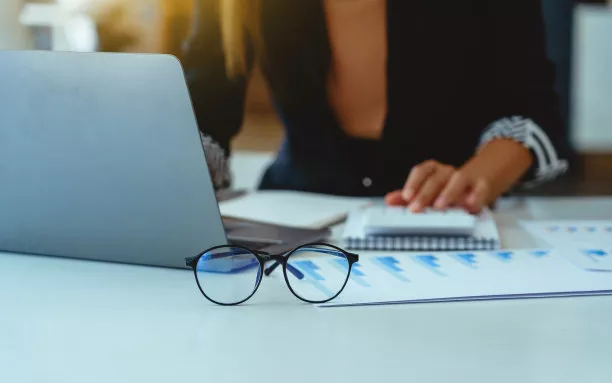 |职场人面对领导,就要表现出一副谦卑的态度,“低调”做人