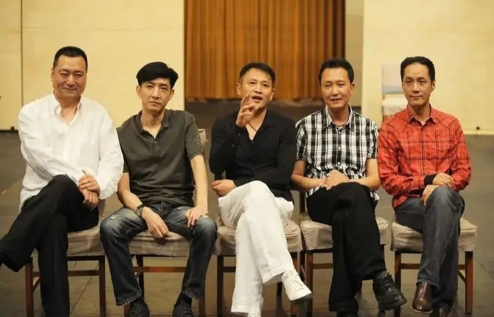 女孩|唐山事件最新进展!“嘎子”看望受伤女孩,港圈“大佬”发声