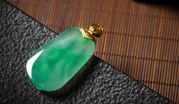 翡翠|翡翠已成为年轻人的新宠,价格持续在疯涨,原料却开始枯竭