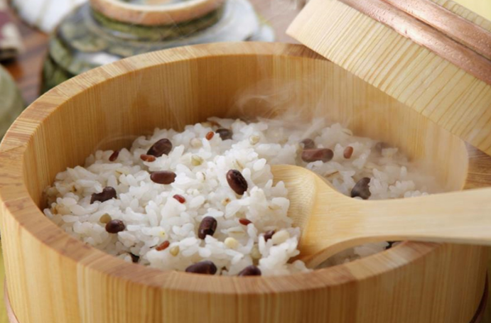 擦拭地板的时候,竟然有这么多小妙招?我看谁还傻乎乎的不知道!