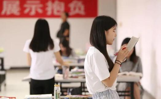 大学生|看完这些数据，就明白了读研3年，哪些专业考公务员更有优势？