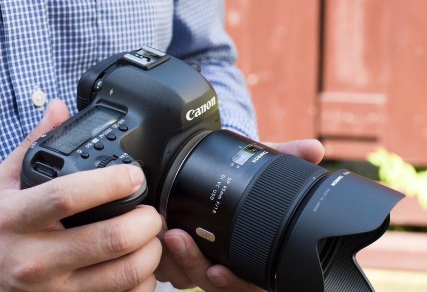 相机|因为相机的屏幕一般比较渣，再次是原片包含的光影，信息多会发灰