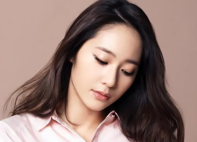 护肤 给女人的诚心建议，尽量不要“乱保养”，两个妙招教你减龄又好看