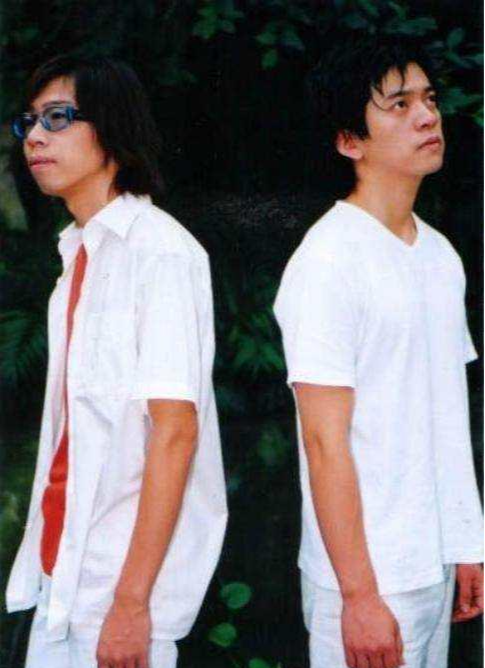 电视剧|水木年华:爆红后换人,前成员李健越来越火,他们却在乡镇商演