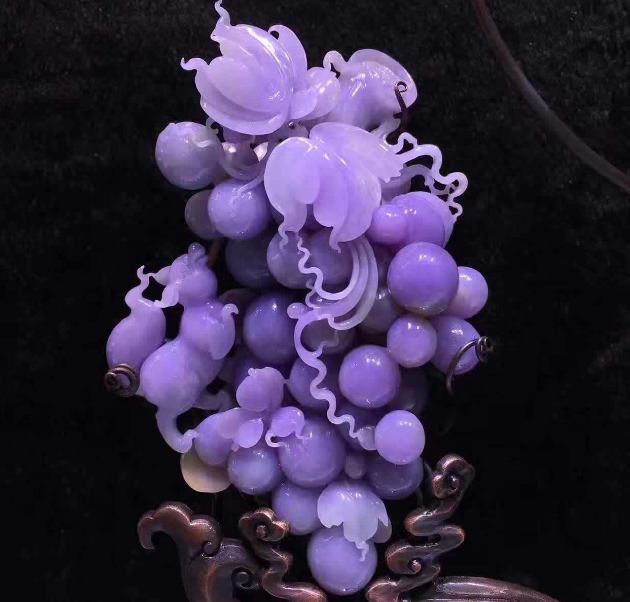 翡翠|这是一种新颖的翡翠饰品，能彰显内敛的气息，还有很多美好寓意