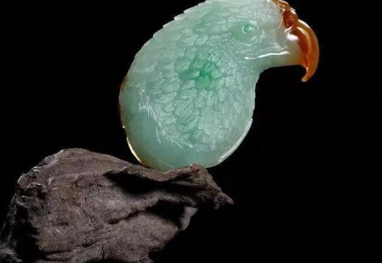 翡翠|翡翠入门知识讲解,翡翠发黄是因为变种吗?是否可以挽救呢?