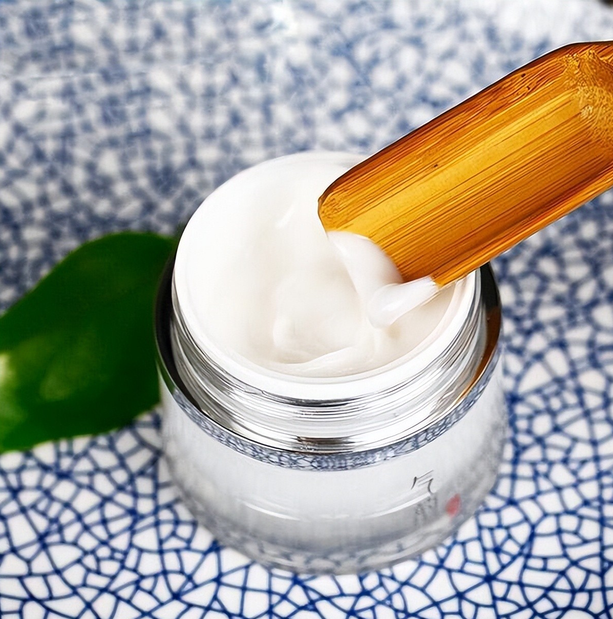 国盛证券|皮肤暗黄又不会化妆的女人,掌握3个小技巧,素颜也不比淡妆差