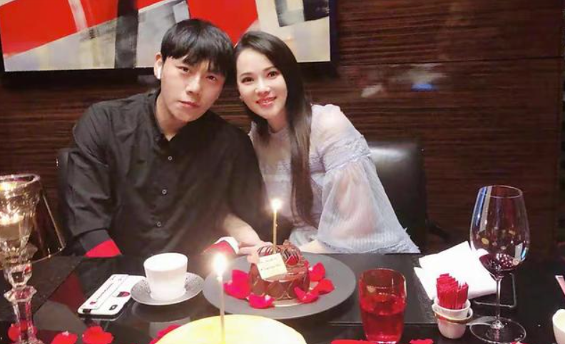 伊能静|伊能静儿子哈利穿女装,姿势性感,再次引起网友热议