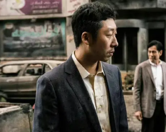 万里归途|《万里归途》中催人泪下的3个镜头，连张译也泪目，战争太残酷了