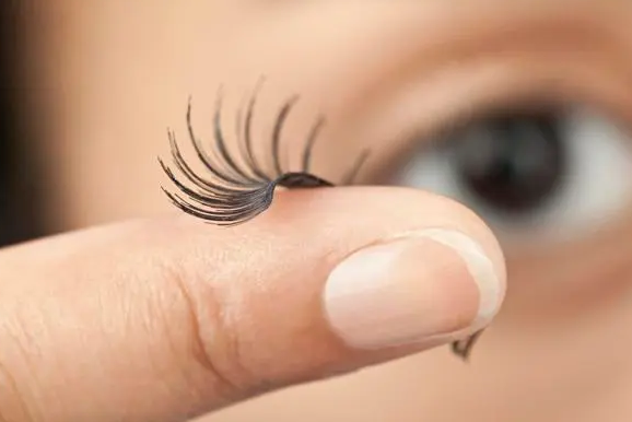 腮红 关于腮红和眼妆，你知道有哪些呢