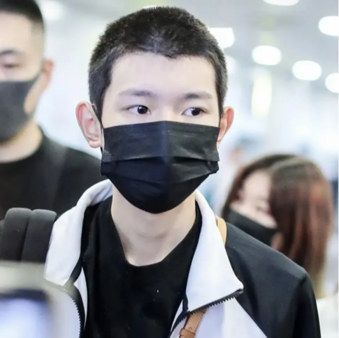 易烊千玺|TFBOYS十年之约将至,当初不参加综艺的易烊千玺,是真的人间清醒