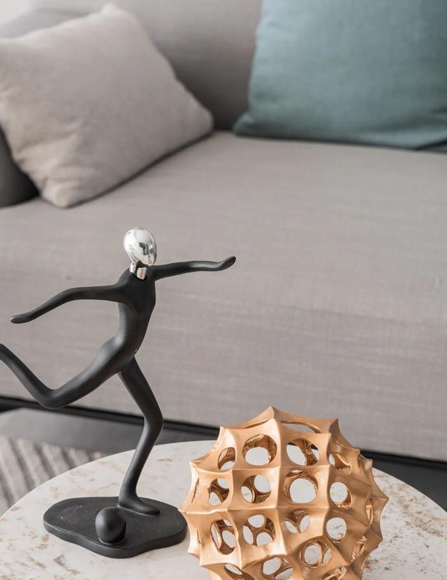 140㎡住宅,不浪费1㎡,客厅隔出间卧室,三世同堂住着刚好!