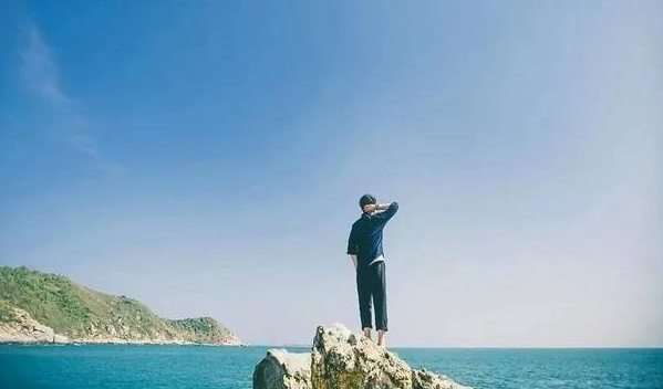 不要永远觉得自己是最好的，要活出生命的精彩