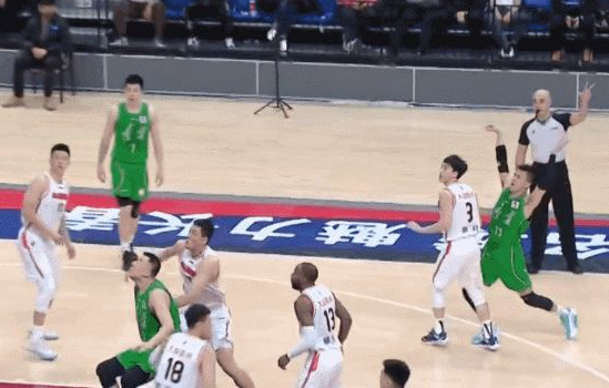 索尼·威姆斯|辽粤大战，转播镜头在回避什么？CBA这样的现象为何越来越多？