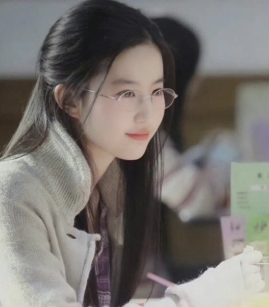 汪峰|刘亦菲15岁动态照曝光，美到无处可“黑”！