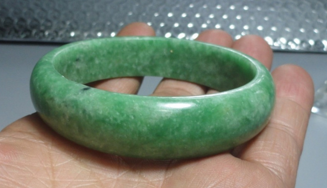 翡翠|谁说豆种翡翠不值钱？马云曾花700万购买，打破豆种低廉的观念