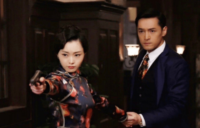 胡歌|她是胡歌永远的痛,为救胡歌车祸离世,今30所学校都是她的名字