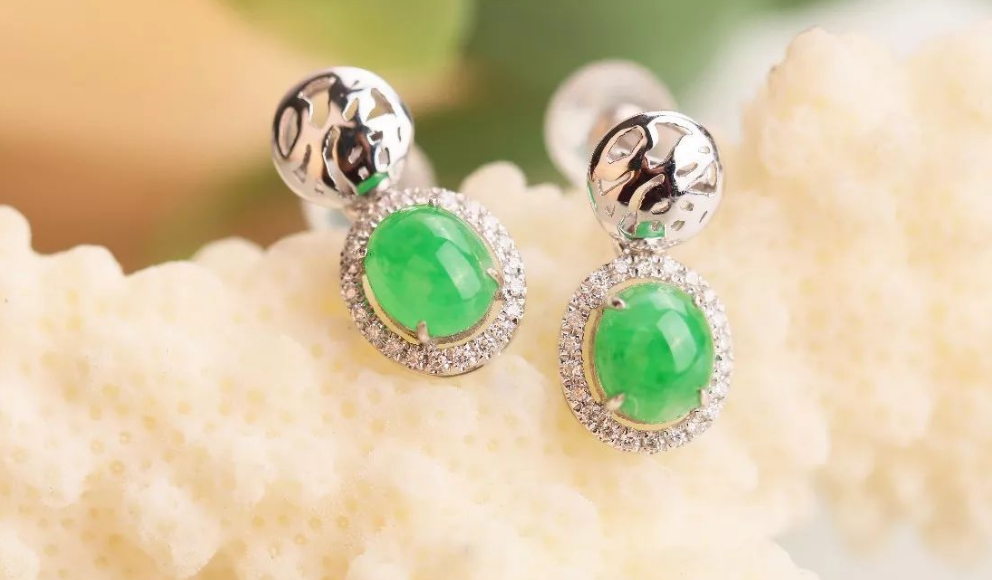 翡翠|知名度较高的翡翠饰品，也拥有众多款式，新颖款式好驾驭