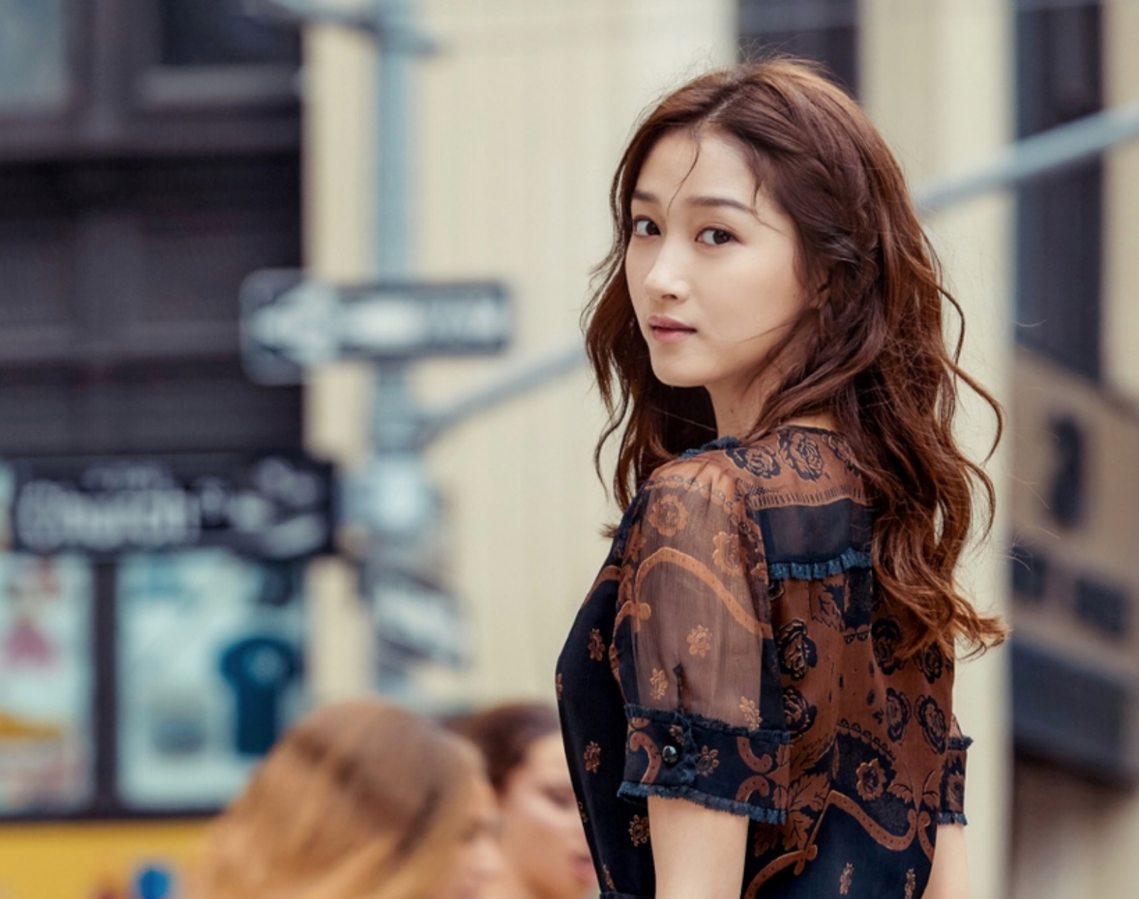 关晓彤|国民闺女关晓彤，从小到大都是团宠，而且越长大越漂亮