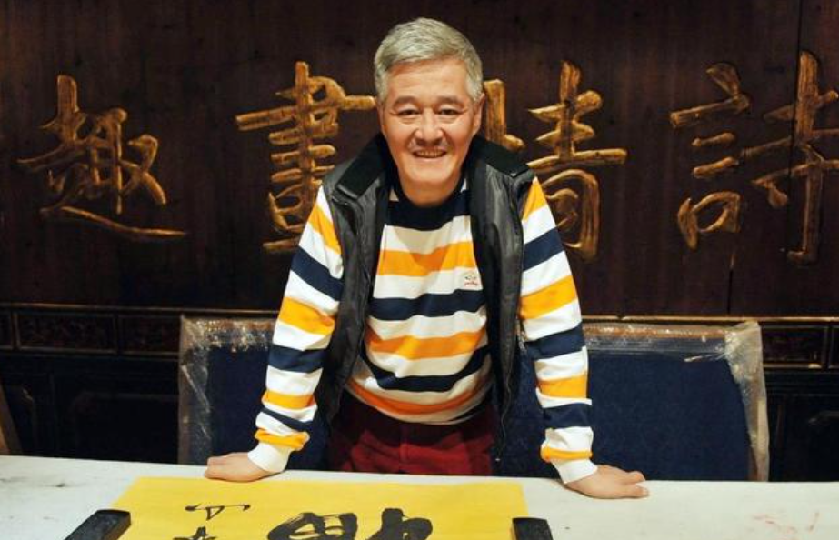 赵本山|赵本山请易中天吃饭，几斤白酒喝的十分尽兴，易中天坦言：你就是我偶像