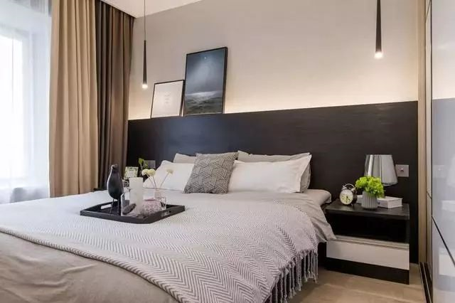 两居室现代轻奢风格装修，卡座式餐厅设计，打造时尚家居之所！