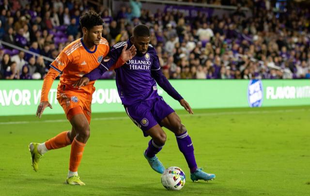 |当你在职场中遇到一个让你特别讨厌, 但又必须天天在一起工作的同事时，你会怎么办？