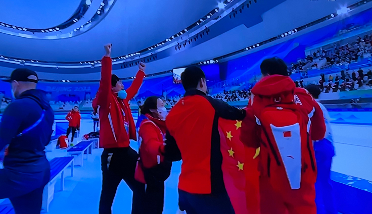詹姆斯·哈登|泪目！高亭宇夺冠瞬间，李琰疯狂庆祝，连续4届带出金牌选手