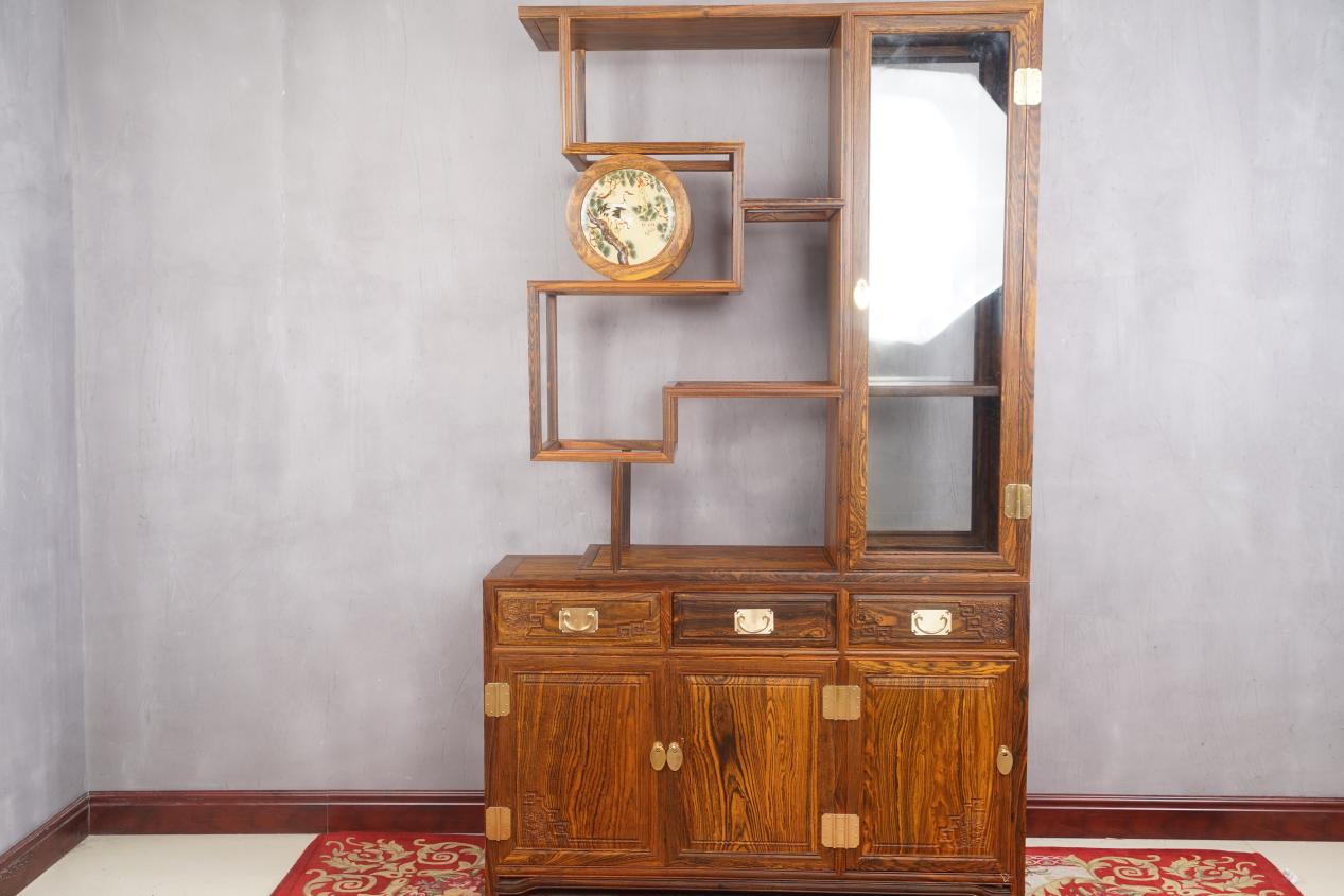 红木家具:在古朴中增添韵味的屏风,是室内必不可少的装饰品