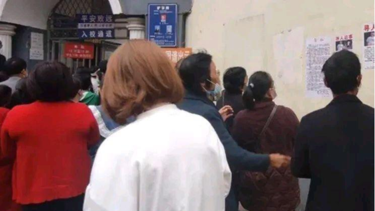 真相越来越近了:胡鑫宇失踪原因和光头副校长有关?细节大曝光