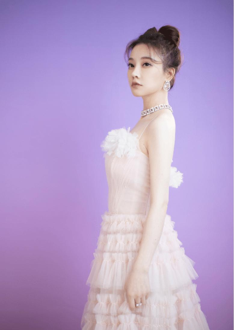 冯提莫|冯提莫写真近照，像个公主！