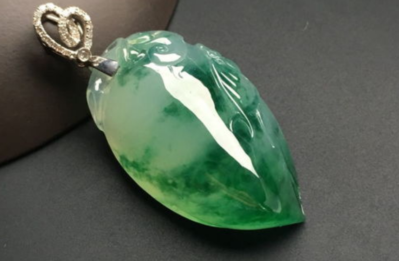 翡翠|翡翠更清透才更值钱,哪些方面会影响透明度呢?看你的翡翠是哪种