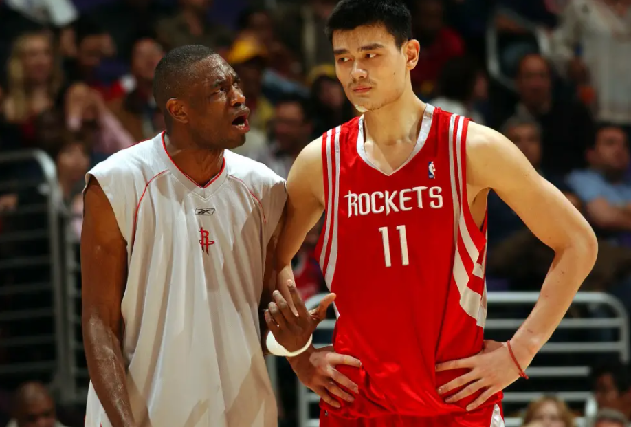 姚明|姚明职业生涯若是更换球队，能否避免伤病的同时，夺下总冠军？