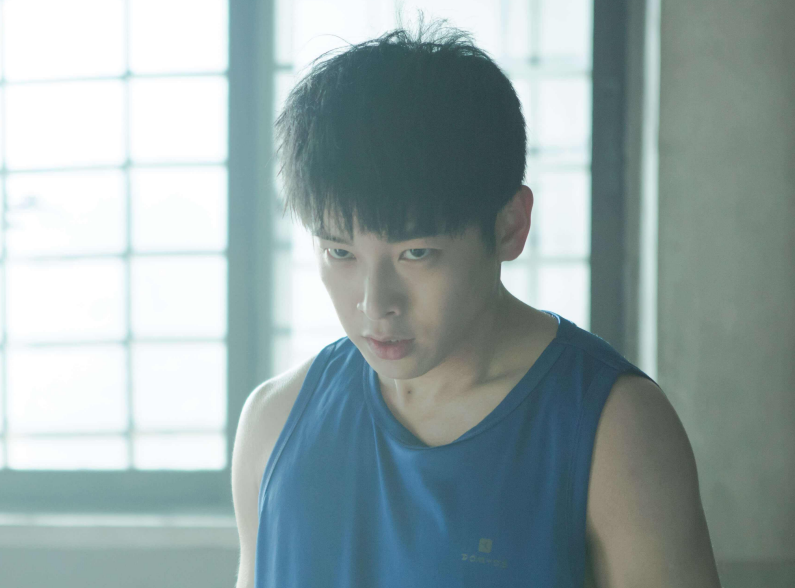 庞瀚辰|庞瀚辰吹散浮云露真容,在小人物中感受人间百态,浮华中寻真我