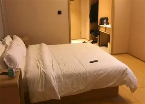 女子参加同学聚会,酒后竟答应同学荒唐请求,自食恶果追悔莫及