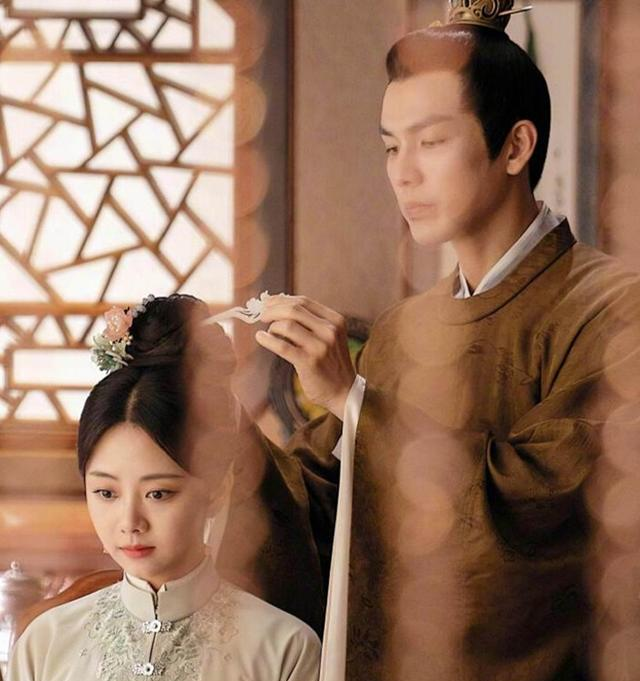 钟汉良|和欢瑞2位“当家花旦”都有合作，却被指蹭肖战热度，他能翻红吗