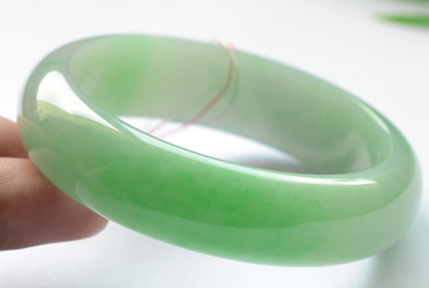 翡翠|教你怎样鉴赏翡翠饰品,不同主题不同寓意不同花色,各不相同