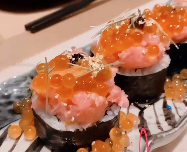 郭嘉文|和李泽楷没分手？郭嘉文和闺蜜聚会稳居C位，高调晒出昂贵美食