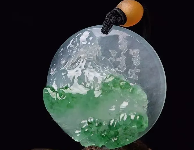 翡翠|质地非常好的翡翠饰品，现在已经价格连城，升值空间很大