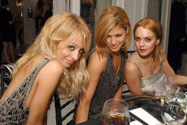 朴敏英|5位顶级明星,千万资产散尽,最终寄居集装箱、寄生父母,痛心