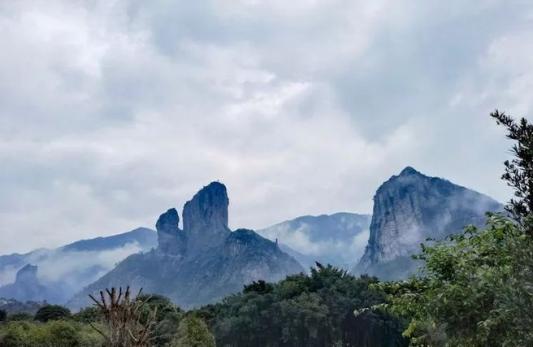 万峰林|中秋必游 | 一睹傲骨侠风的江南名山风采，雁荡山到底有多美？