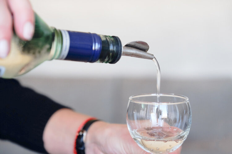 蜂蜜|吃什么能快速解酒?蜂蜜、浓茶都没用!真正有效的方法是这2个